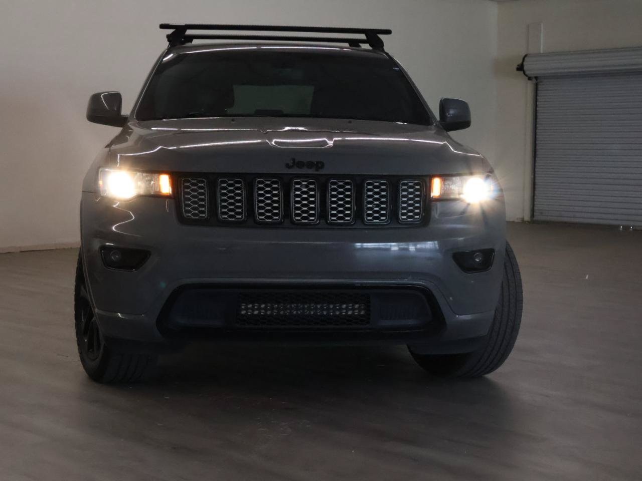Used 2020 Jeep Grand Cherokee Altitude RWD image 4