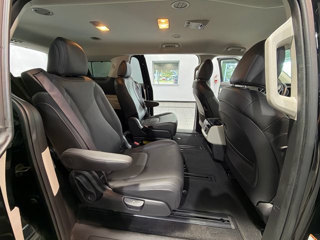 Used 2024 Kia Carnival EX FWD image 14