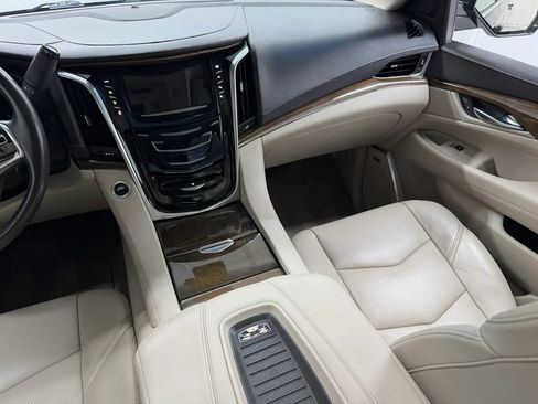 Used 2019 Cadillac Escalade Luxury RWD image 81