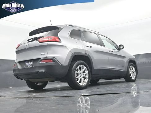 Used 2017 Jeep Cherokee Latitude FWD image 23