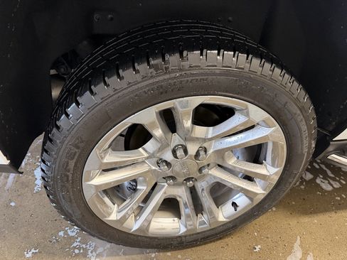 Used 2018 GMC Yukon SLT w/ Premium Edition image 32