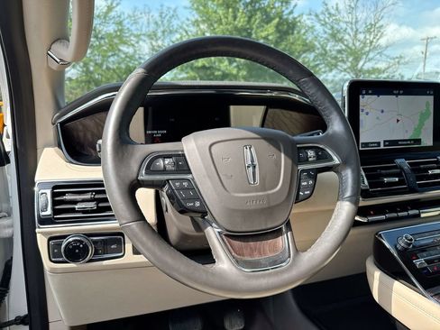 Used 2021 Lincoln Navigator Reserve w/ Luxury Package AWD/4WD image 11