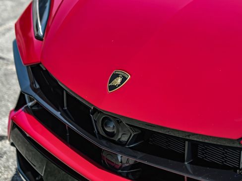 Used 2025 Lamborghini Urus SE AWD/4WD image 34