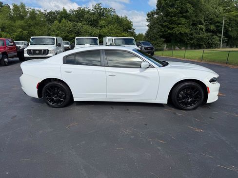 Used 2015 Dodge Charger SXT RWD image 5