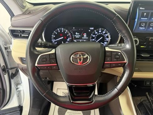 Used 2021 Toyota Highlander Platinum AWD/4WD image 43
