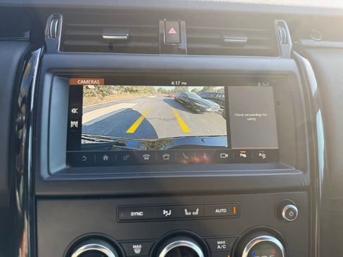 Used 2020 Land Rover Discovery SE image 19