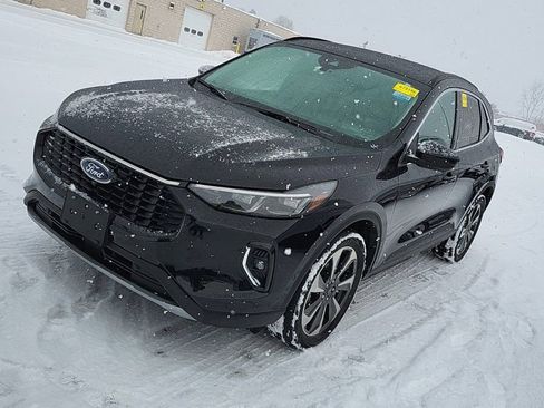 Used 2023 Ford Escape Platinum w/ Premium Technology Package AWD/4WD image 2