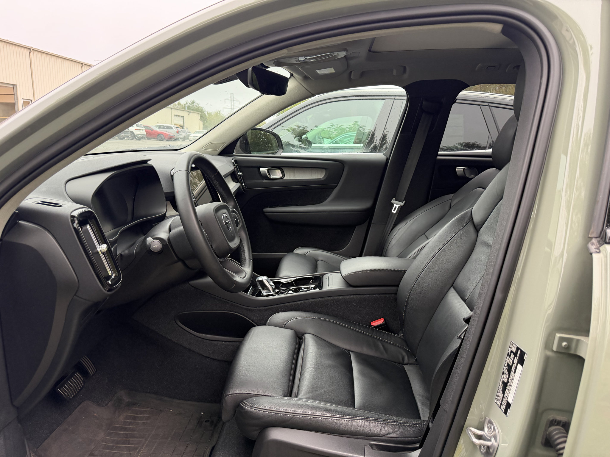 Used 2023 Volvo XC40 B5 Plus w/ Protection Package Premier AWD/4WD image 9