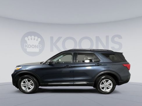 Used 2022 Ford Explorer XLT w/ Equipment Group 202A image 2