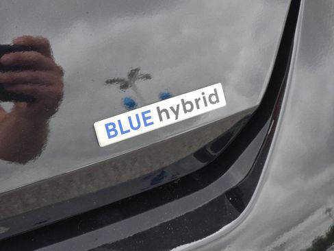 Used 2025 Hyundai Elantra Hybrid FWD image 12