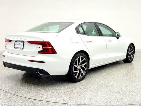 Used 2019 Volvo S60 T6 Momentum w/ Premium Package image 5
