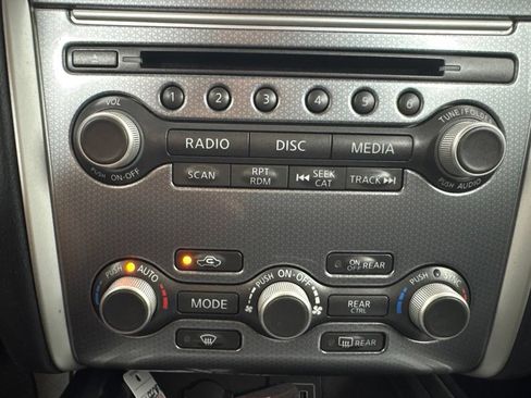 Used 2019 Nissan Pathfinder SL FWD image 30
