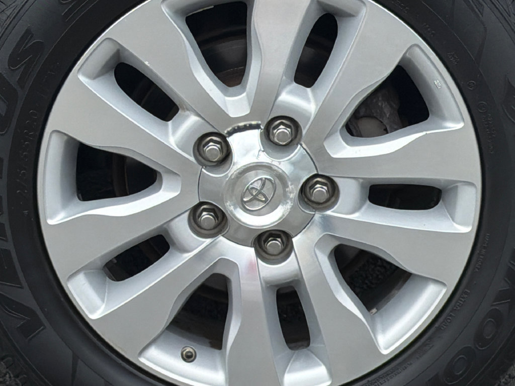Used 2017 Toyota Sequoia Platinum AWD/4WD image 5