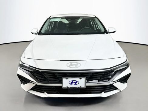 New 2026 Hyundai Elantra Limited FWD image 2
