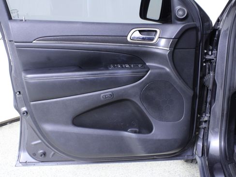 Used 2017 Jeep Grand Cherokee Limited w/ Luxury Group II image 16