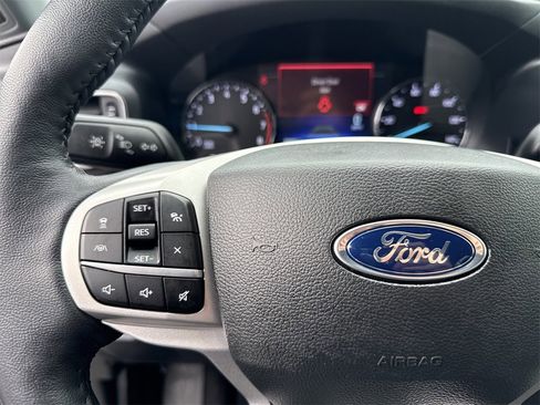 Used 2022 Ford Explorer XLT w/ Equipment Group 202A image 25