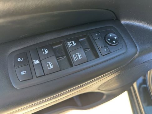 Used 2021 Jeep Grand Cherokee Laredo X image 11