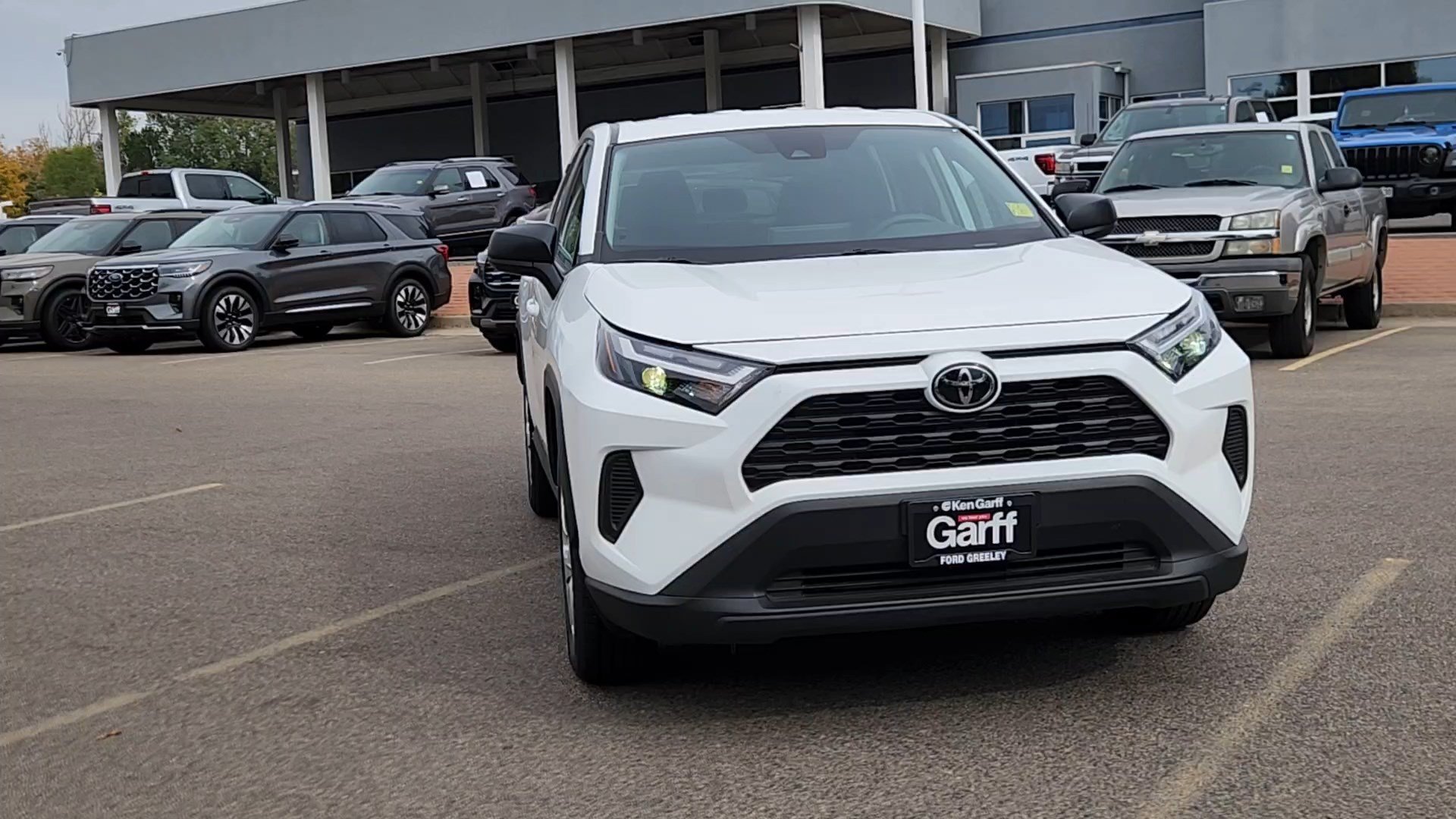 Used 2025 Toyota RAV4 LE AWD/4WD image 6