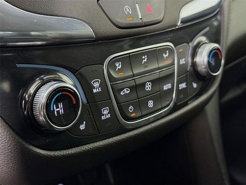 Used 2022 Chevrolet Equinox Premier image 15