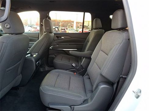 Used 2024 Chevrolet Traverse LT image 10