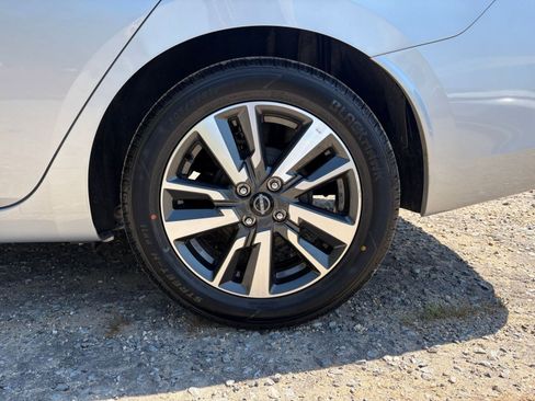Used 2025 Nissan Versa SV FWD image 28
