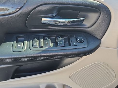 Used 2017 Dodge Grand Caravan SE w/ Power Window Group image 8