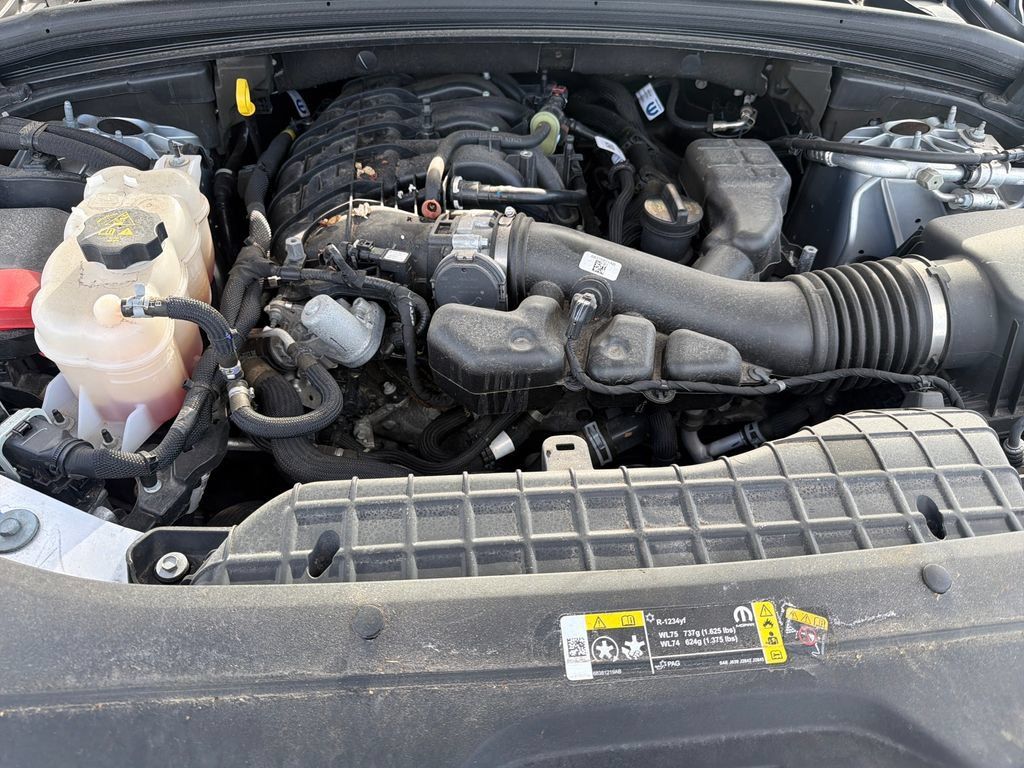 Used 2023 Jeep Grand Cherokee L Limited AWD/4WD image 32