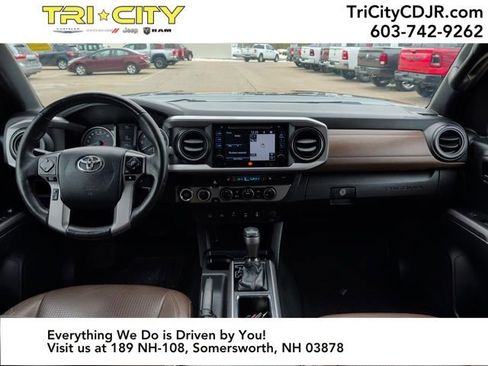 Used 2016 Toyota Tacoma Limited w/ Towing Package image 17