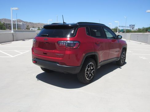 Used 2025 Jeep Compass Trailhawk AWD/4WD image 5