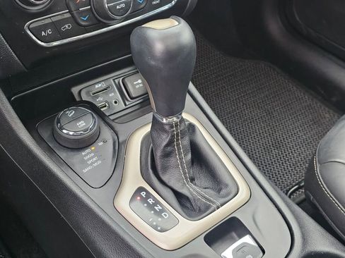 Used 2016 Jeep Cherokee Limited w/ Trailer Tow Group image 41