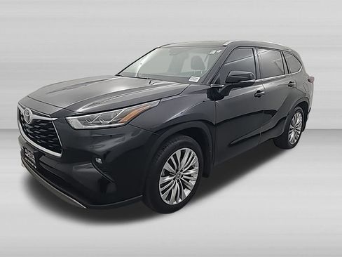Used 2025 Toyota Highlander Platinum AWD/4WD image 9