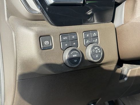 Used 2025 Chevrolet Silverado 3500 LTZ w/ LTZ Plus Package image 23