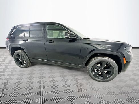 New 2026 Jeep Grand Cherokee Limited w/ Limited Altitude Package AWD/4WD image 4