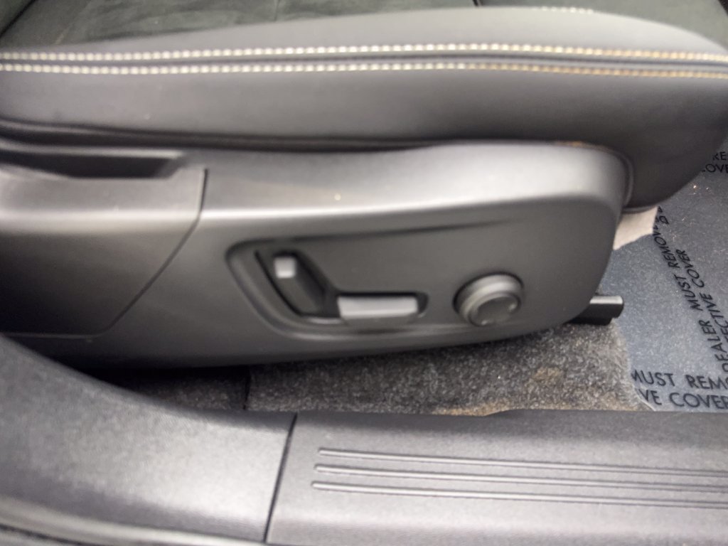 Used 2023 Volvo C40 P8 Recharge Ultimate AWD/4WD image 49