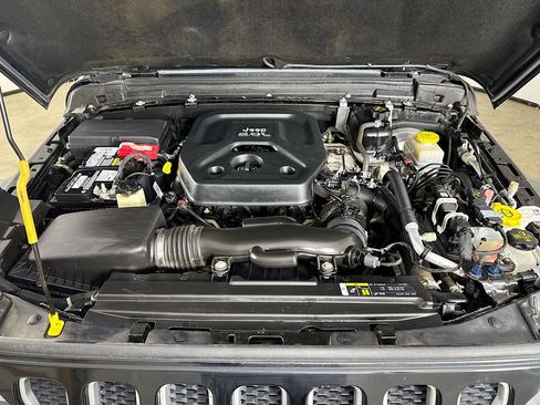 Used 2020 Jeep Wrangler Unlimited Sahara AWD/4WD image 24