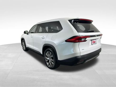 Used 2024 Toyota Grand Highlander AWD image 3