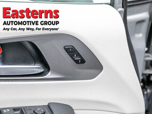 Used 2023 Chrysler Pacifica Touring-L FWD image 21