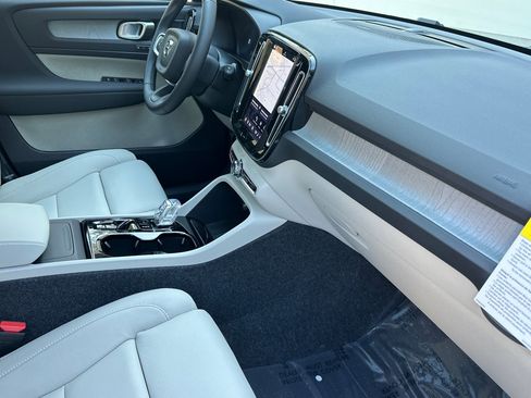 New 2026 Volvo XC40 B5 Ultra image 13