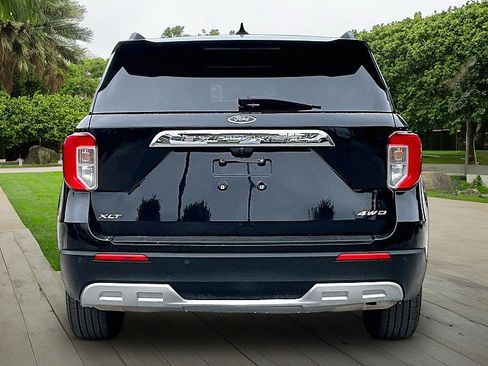 Used 2021 Ford Explorer XLT w/ Equipment Group 202A AWD/4WD image 3