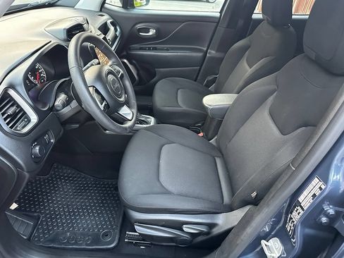 Used 2023 Jeep Renegade Latitude AWD/4WD image 9