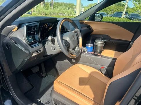 Used 2025 Lexus RX 350 Premium w/ Accessory Package (Z1) FWD image 9