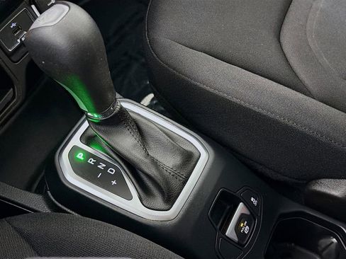 Used 2019 Jeep Renegade Latitude image 19