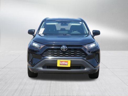 Used 2021 Toyota RAV4 LE AWD/4WD image 2
