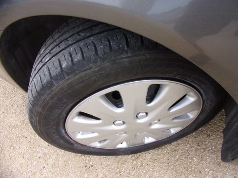 Used 2004 Toyota Camry XLE FWD image 4