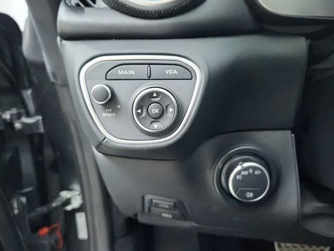 Used 2018 Ferrari California T image 27