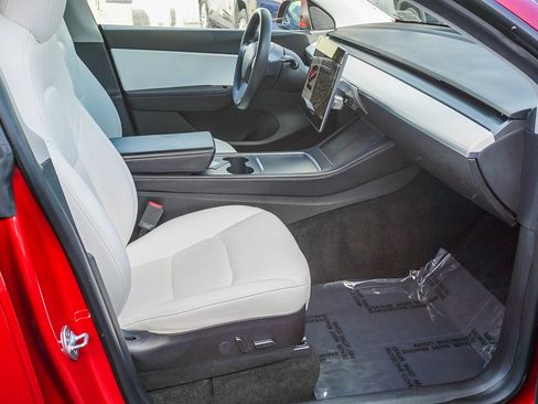 Used 2022 Tesla Model Y Performance image 12