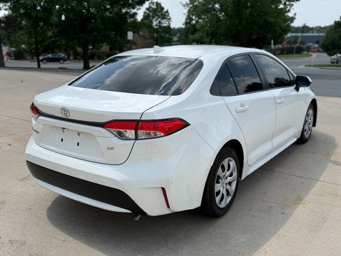 Used 2021 Toyota Corolla LE FWD image 3