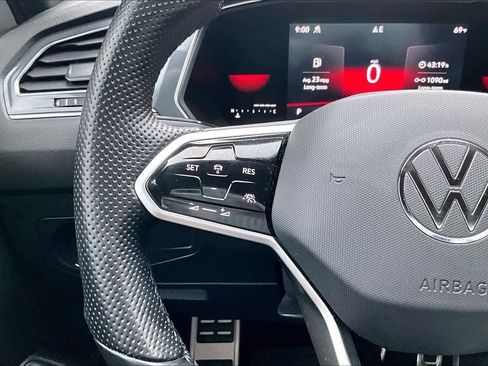 Used 2022 Volkswagen Tiguan SE R-Line image 24