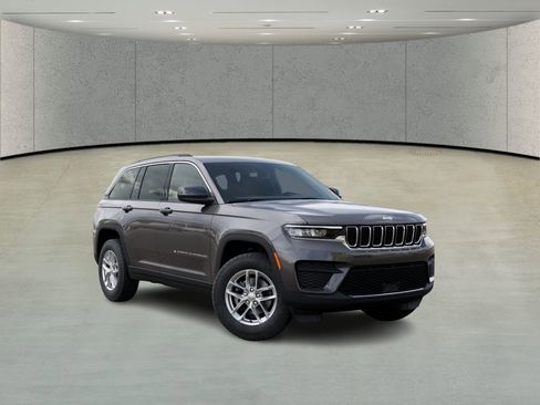 New 2026 Jeep Grand Cherokee Laredo RWD image 5