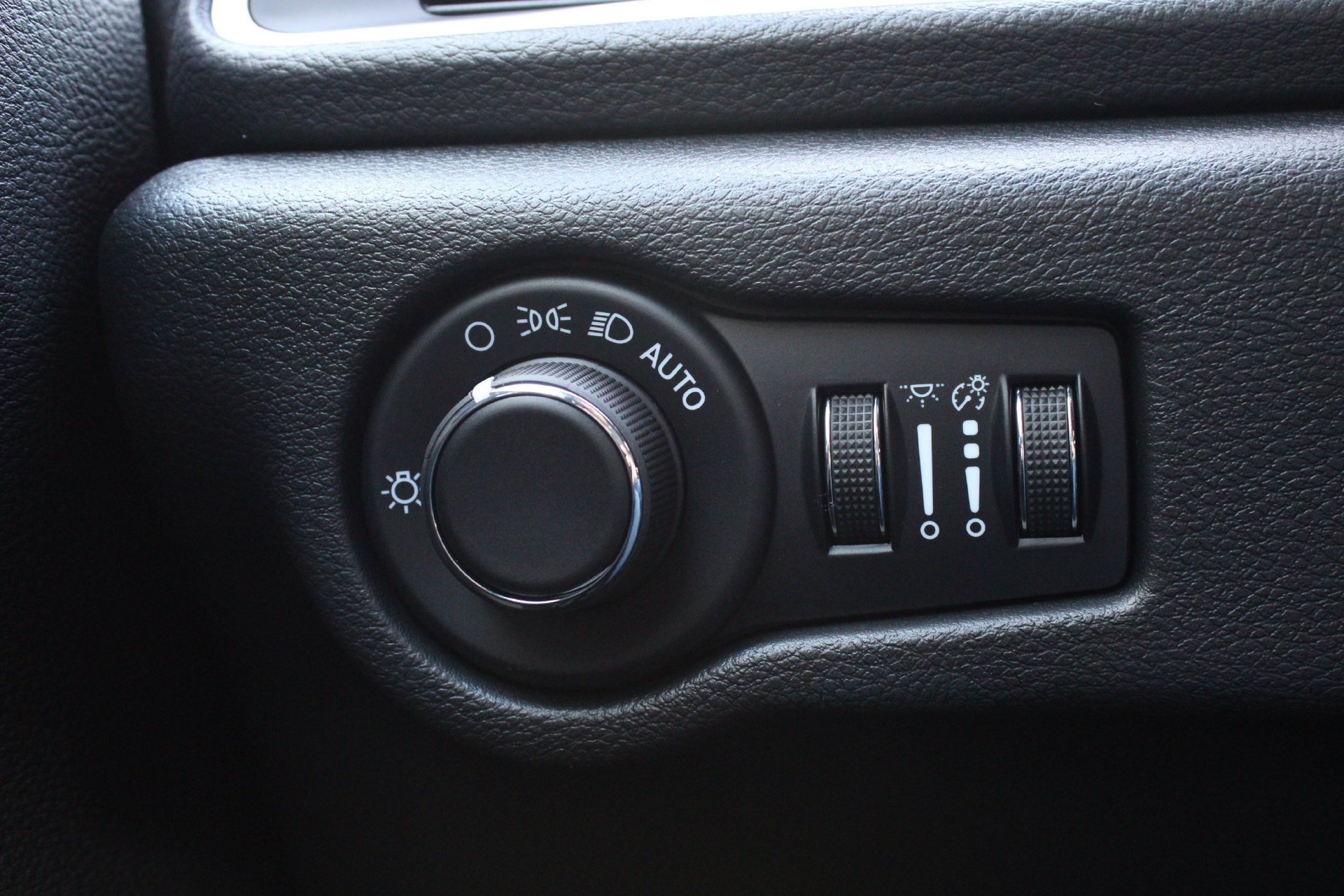 New 2027 Chrysler Pacifica Select FWD image 28